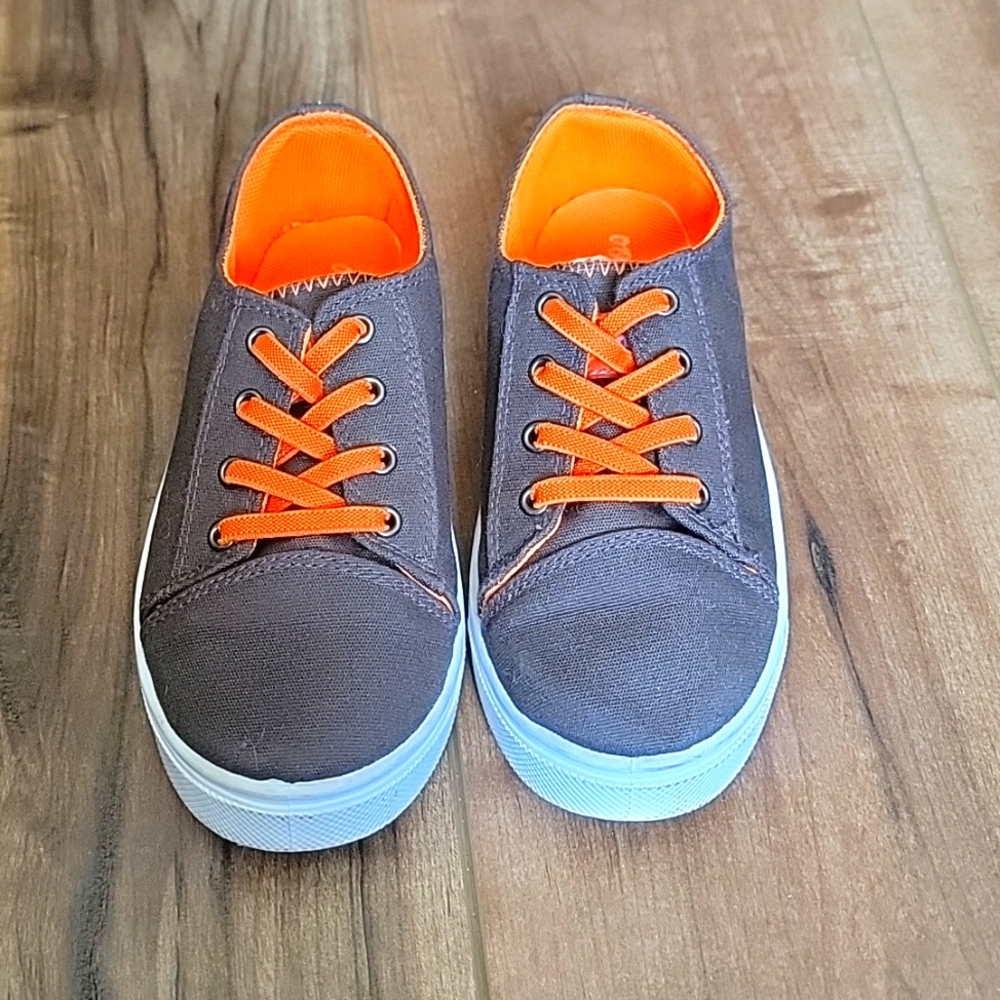 Oomphies youth dynamo shoes